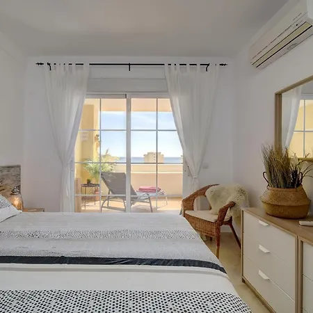 With Scenic Views Pa 6-10 Estepona
