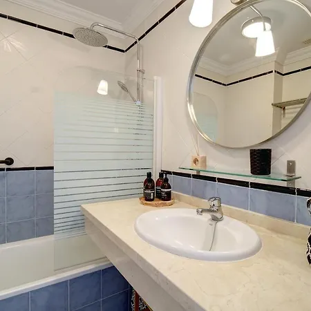 Apartment With Scenic Views Pa 6-10 *